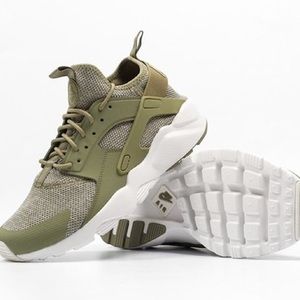 ⚡(NIKE) MEN'S AIR HUARACHE (SEND OFFERS!)